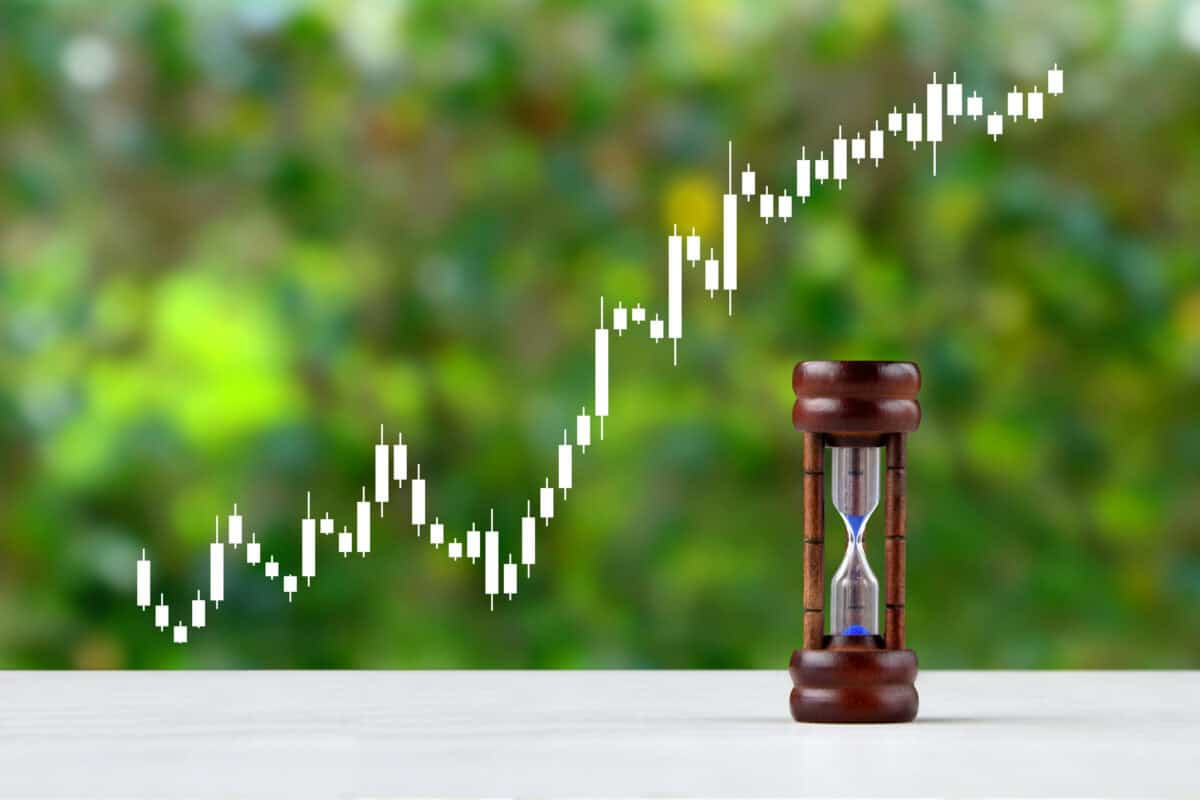 1 High-Yield Dividend Stock to Buy and Hold for a Decade or More of Income