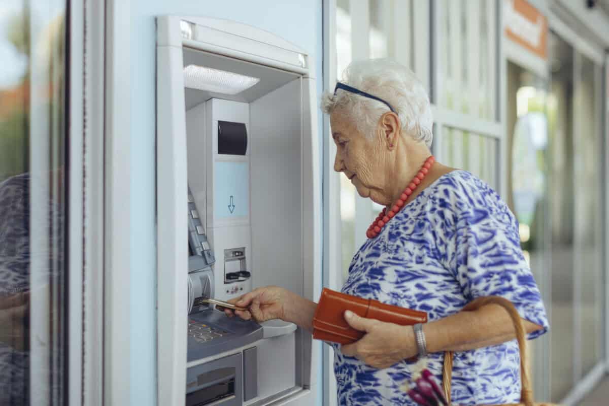 11% Monthly Cash Flow: This Dividend Stock Could Be a TFSA ATM