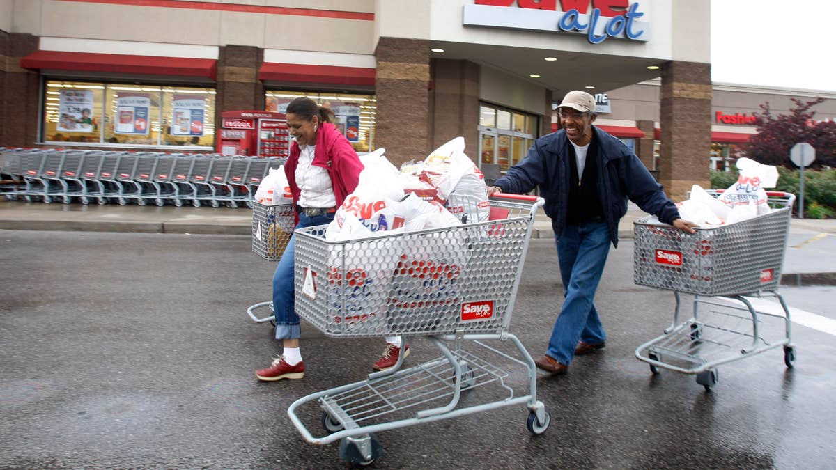 Discount grocery chain closing stores despite millions in public cash