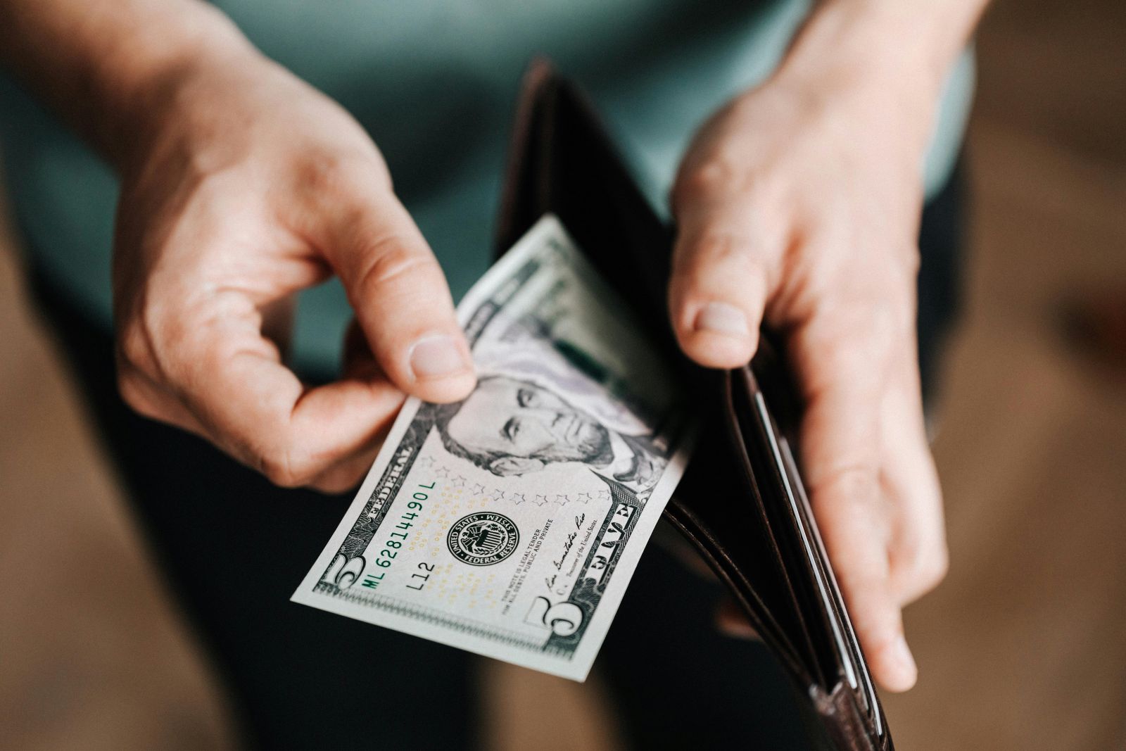 Dollar Firms on Stock Weakness and Hawkish Williams