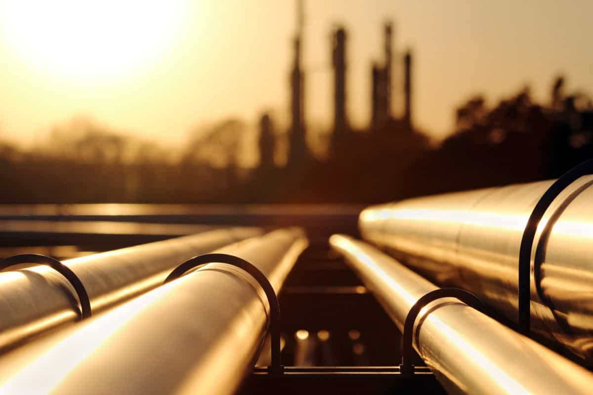 Enbridge: Buy, Sell, or Hold in 2026?