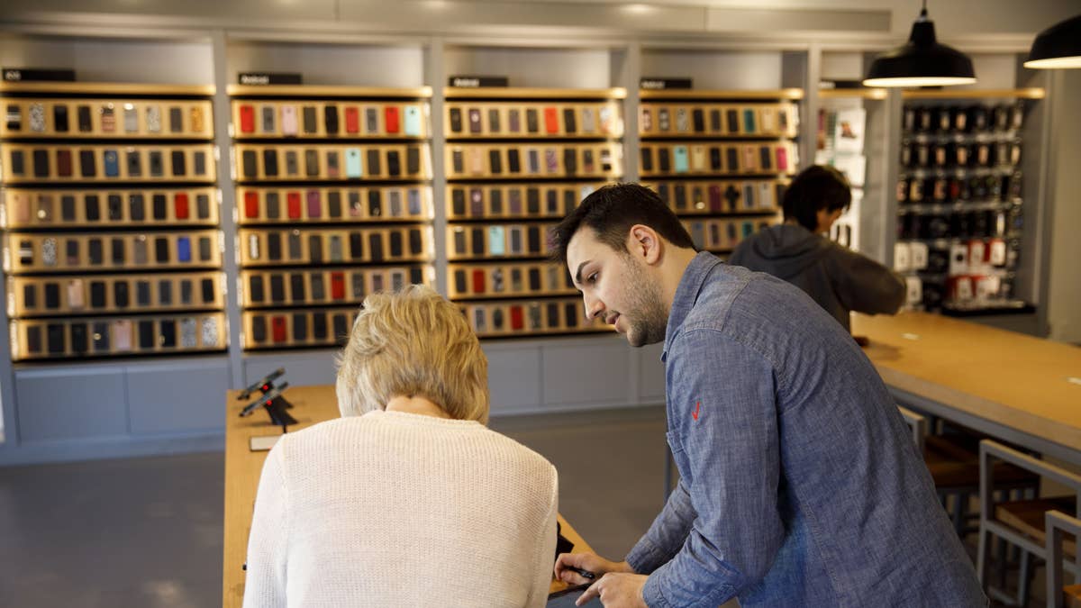 Verizon makes cost-cutting move as customers continue to leave