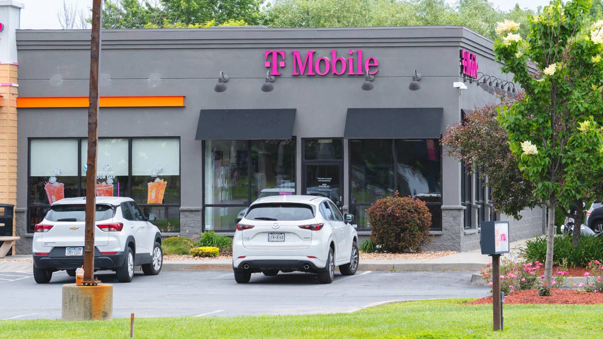 T-Mobile shutters a familiar part of the customer experience